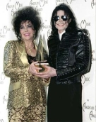 Elizabeth Taylor junto a Michael Jackson